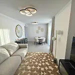Modern 3-Bedroom With Padel And Pool Access